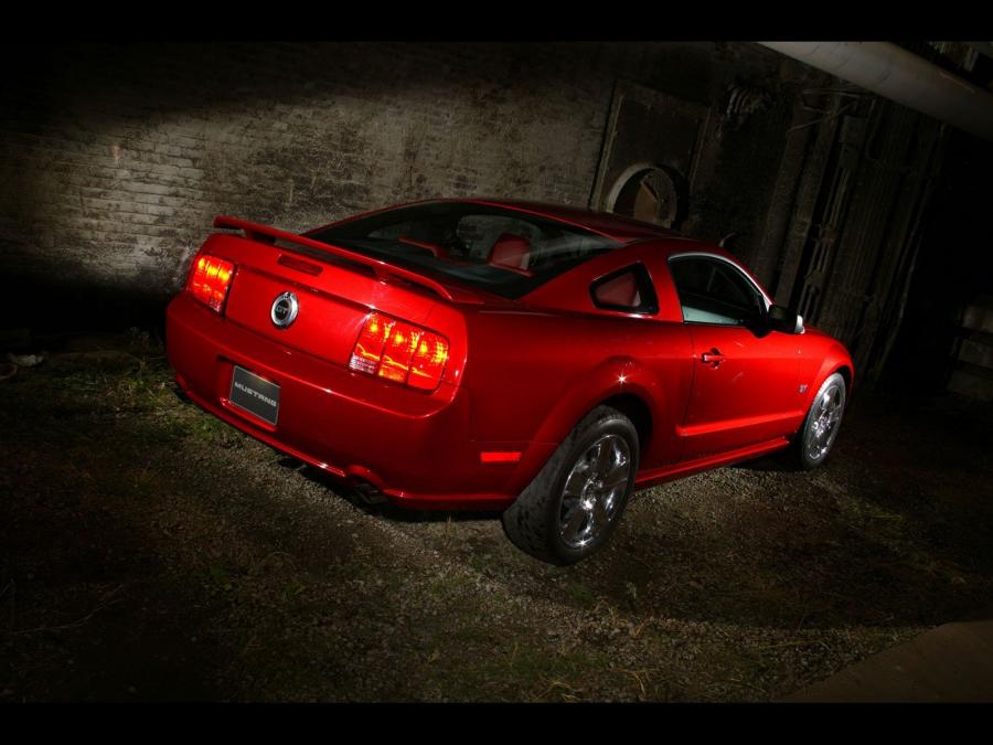  Ford Mustang GT 2005 года  (фото 42 из 209)
